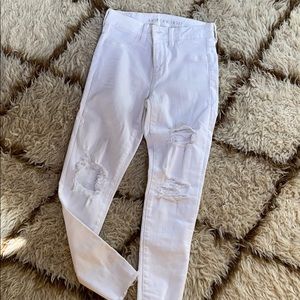 White distressed jeans